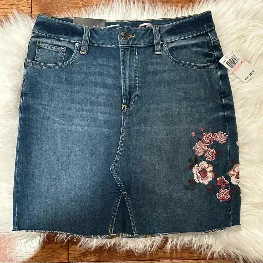 Seven7 Fashion Denim Skirt with Flower Embroidery Size 10